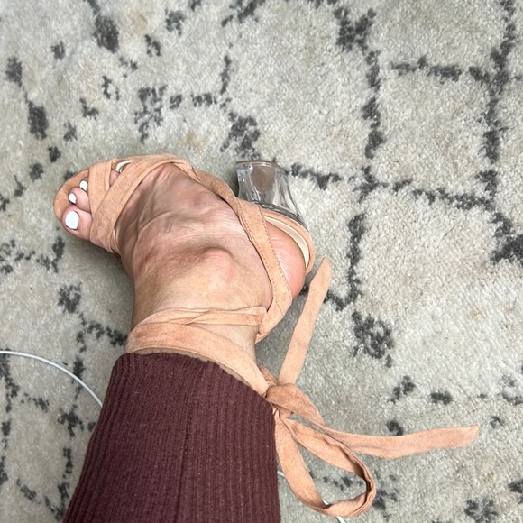 Tie up nude block heels - Picture 2 of 4
